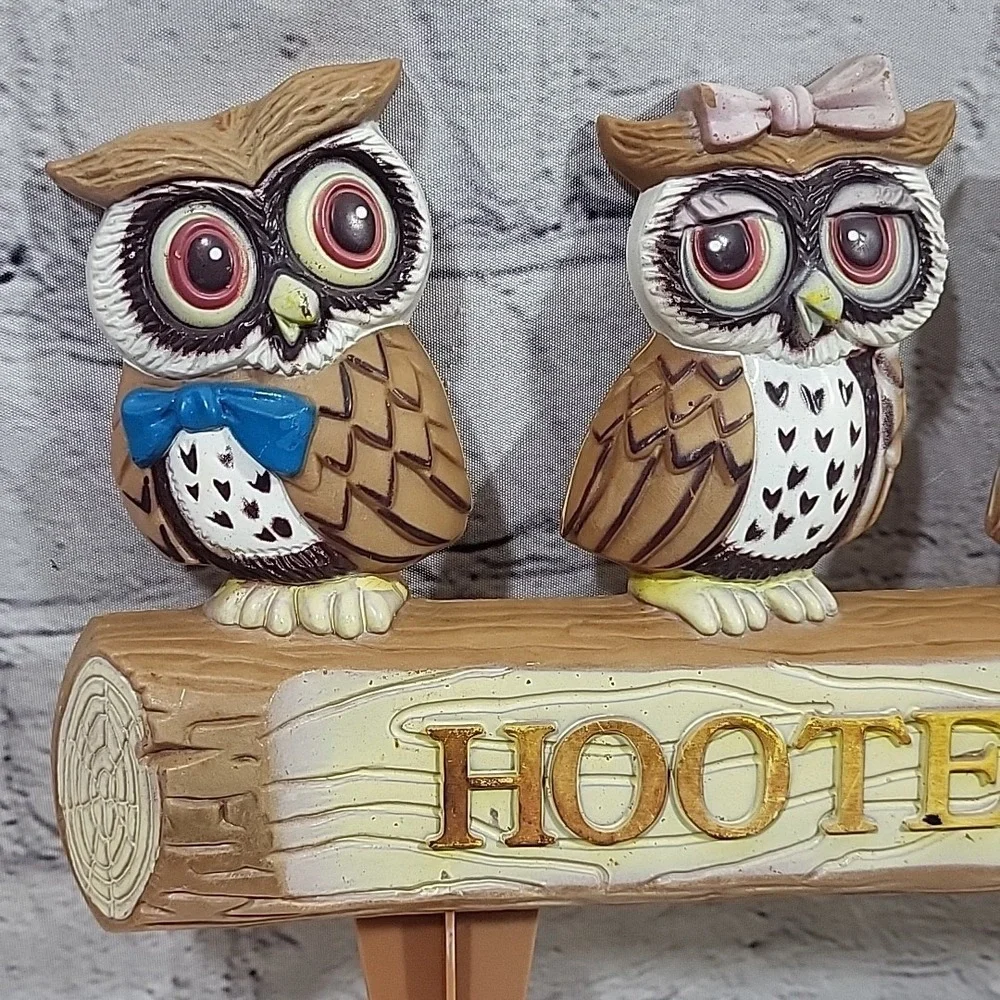 Vintage 80s Garden Spike Sign Hooter Family Owls Plastic Kitschy Rustic‎ Decor